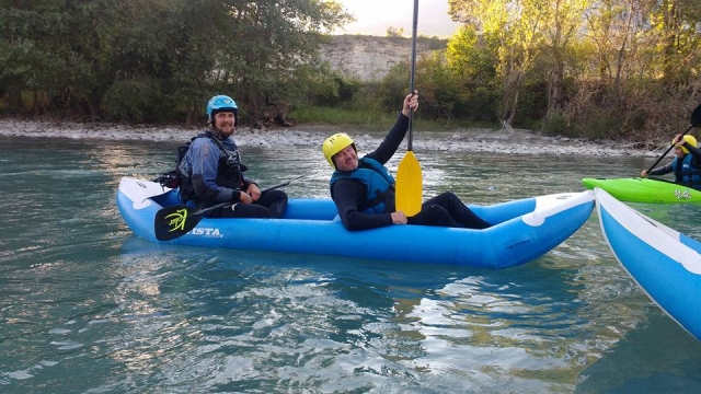  Momento di riposo durante l'attività in canoa-raft