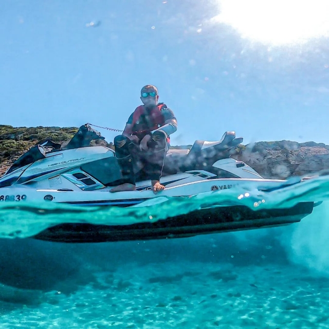  Kurze Pause während Die Jetski-Fahrt im Süden Korsikas 