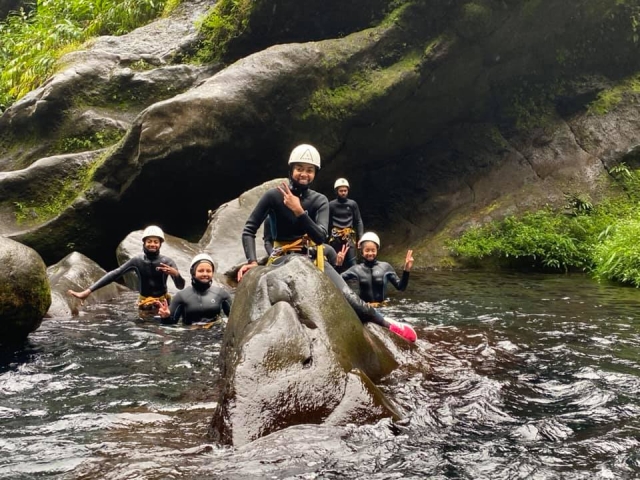 Relaxing moments in canyoning in Reunion 