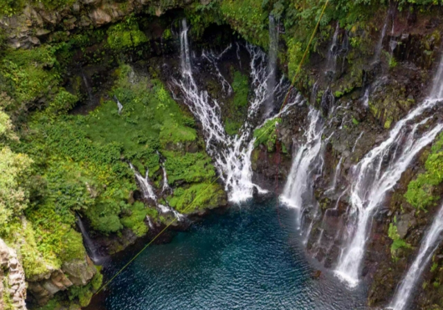  Extraordinary visual from a rappel of the 'excursion 