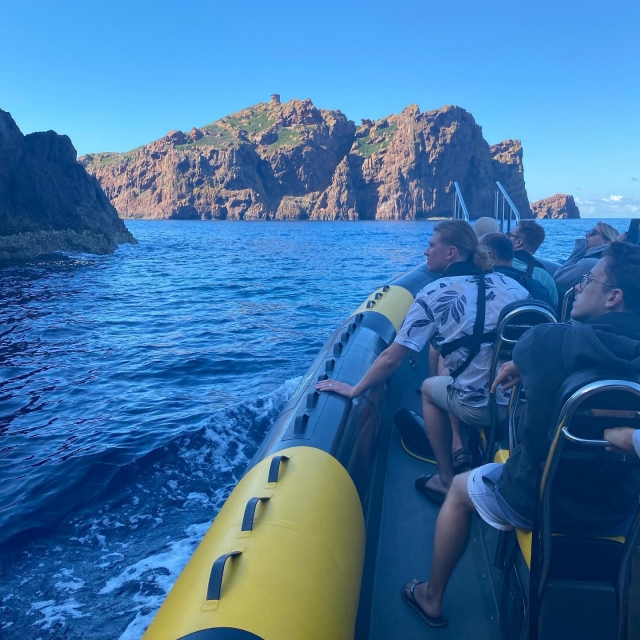  Regreso al final del día del viaje en barco 