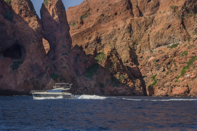  Descubrimiento de la Reserva de Scandola en barco 