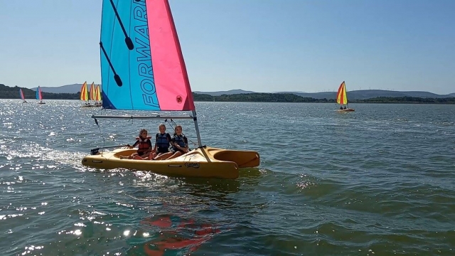  Catamarán en familia o con amigos 