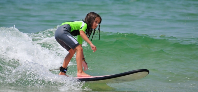 p-83739-initiation-au-surf-pour-les-enfants1676628237_16766313951200.jpg