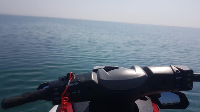  Blick vom Roller auf ruhige Gewässer