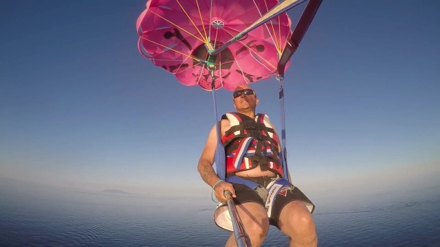  Istruttore di parasailing in Corsica 