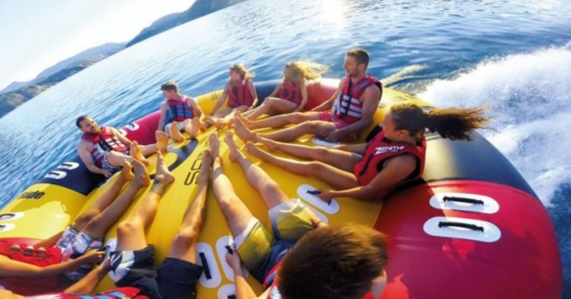 Un vortice di adrenalina su una boa rotante 