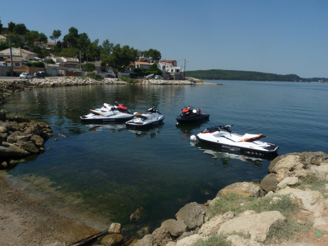  Unsere Jet-Skis reichen aus Sie warten auf 