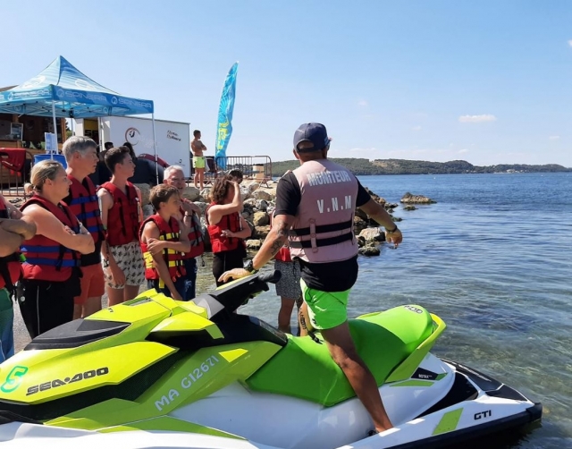  Briefing vor der Abfahrt zur Jetski-Wanderung in Bouches-du-Rhône 