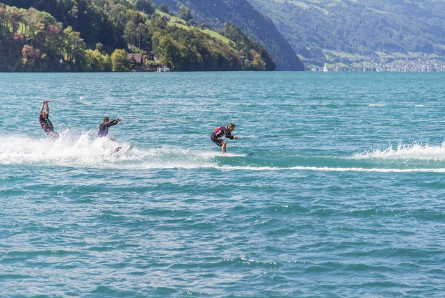 Session de ski nautique devant le Negresco