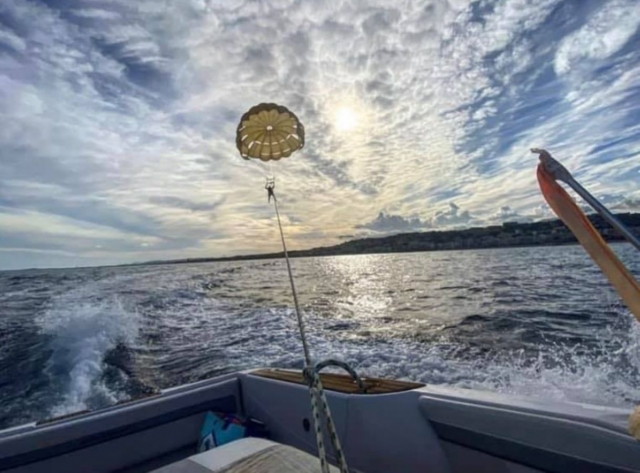  Paraqueiras ascensionais para duas pessoas rebocadas por um barco -99 - Retirada em paraquedas ascendentes 