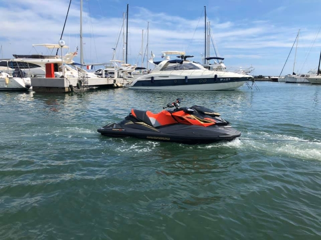 Jet ski avec permis obligatoire près de Cannes