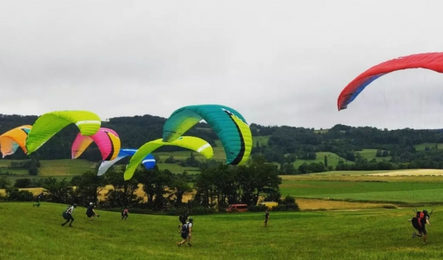  Inizio del volo in parapendio accompagnati da un istruttore certificato statale 