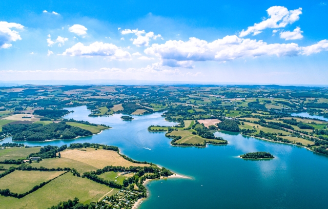  Il lago Pareloup e i suoi spazi verdi 