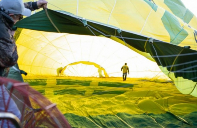  Preparing the hot air balloon for a perfect flight 