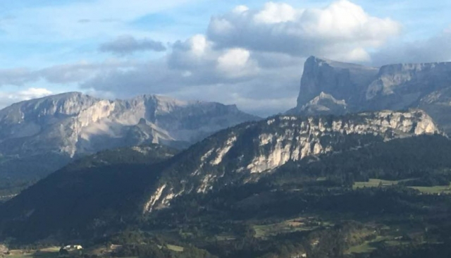  Spectacular view of the Puy de Dôme mountains 