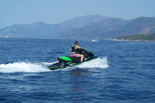  Emociones garantizadas a bordo de tu moto de agua 