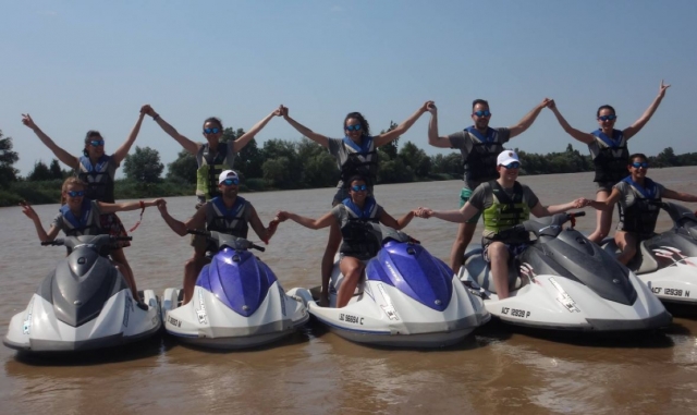 Excursion divertissante et rafraîchissante en motomarine
