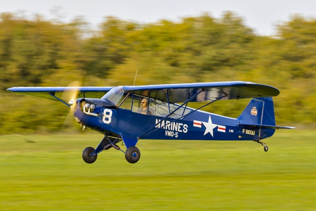  ULM Piper en fase de aterrizaje