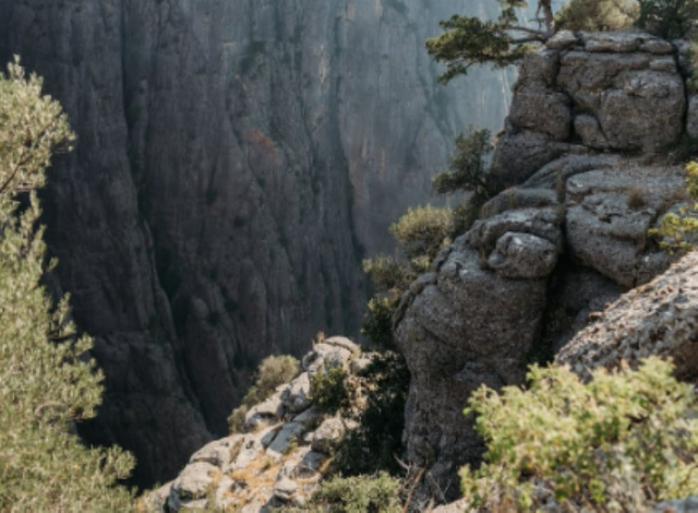  Rappel of 7 meters from the Cornillou canyon 
