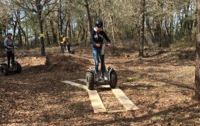 Circuit de segway freestyle avec différents niveaux de difficultés 