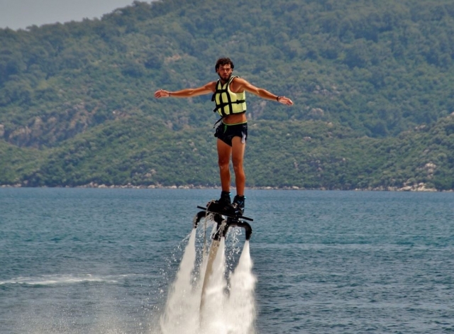 Des sensations uniques à vivre seulement en flyboard