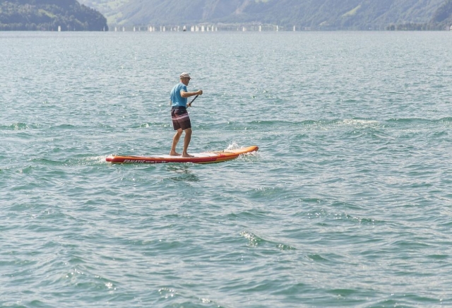  Enjoy a relaxing moment on a paddle 