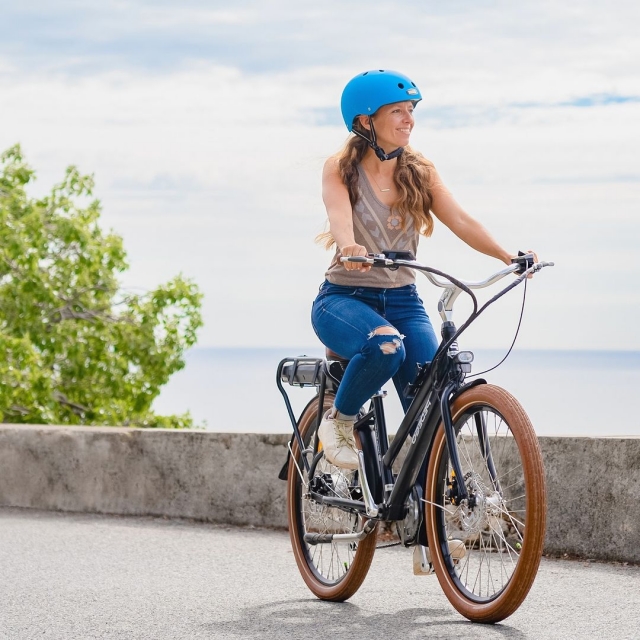  Ride by the sea 
