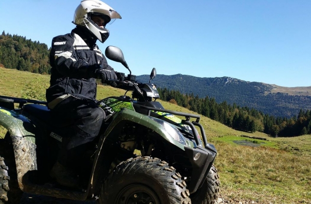 Balade en quad dans les collines du Jura