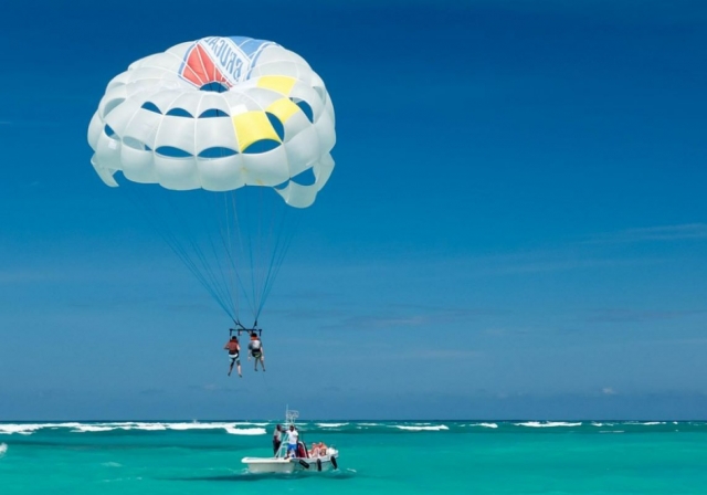  At more than 50 meters high you will have the opportunity to visit Grau le Roi from the air