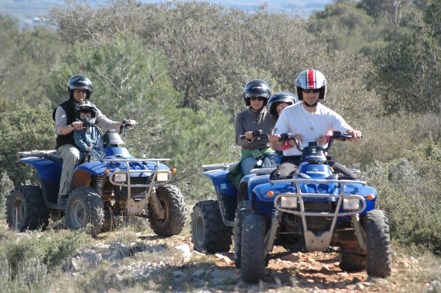 Vá em uma excursão Quad 