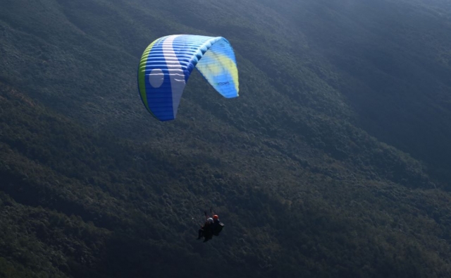 Enjoy an extraordinary experience with our tandem flight 