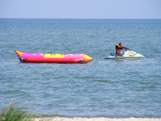  Come and enjoy a ride in a towed buoy in Frontignan 