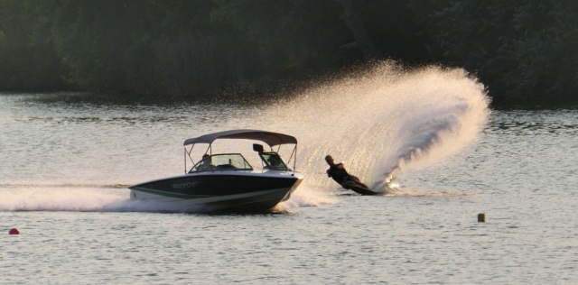 Vous serez tracté derrière notre bateau