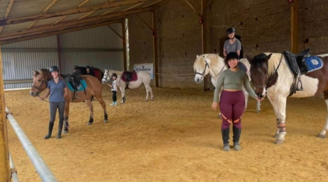  Equip your pony before going on a hike