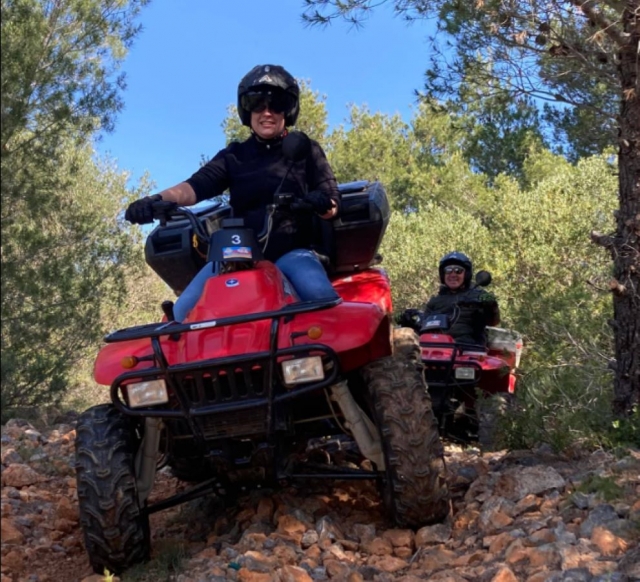 Recorriendo senderos únicos en quad 