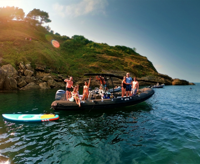  Disfruta de un tiempo en familia a bordo de nuestro moderno barco 