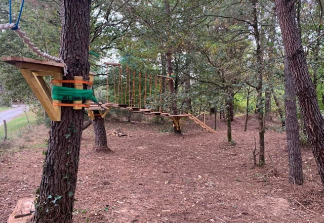 Profitez d'un moment en famille avec notre parcours d'accrobranche accessible à tous