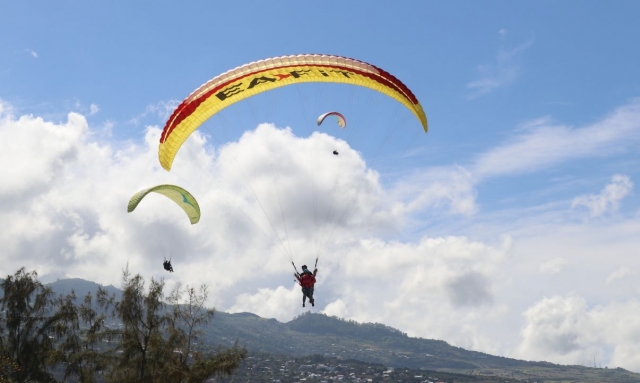  Paragliding flight for beginner and expert