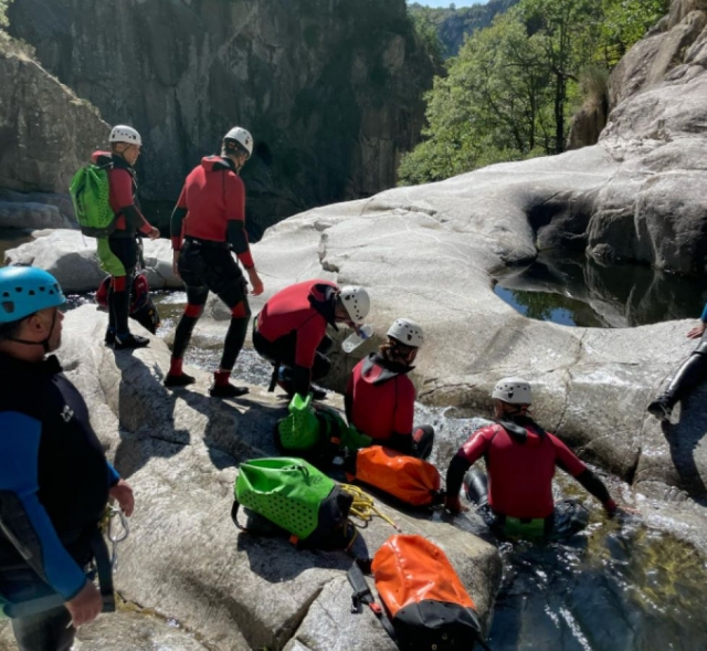 Partez en excursion canyoning avec notre équipe de moniteur ! 