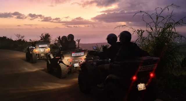  Sonnenuntergang auf der Quad-Wanderung