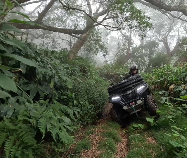  在四轮车徒步旅行中发现独特的异国风景 