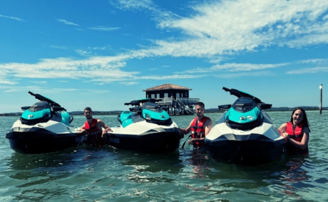  Jet ski tour skiing in the French southwest 