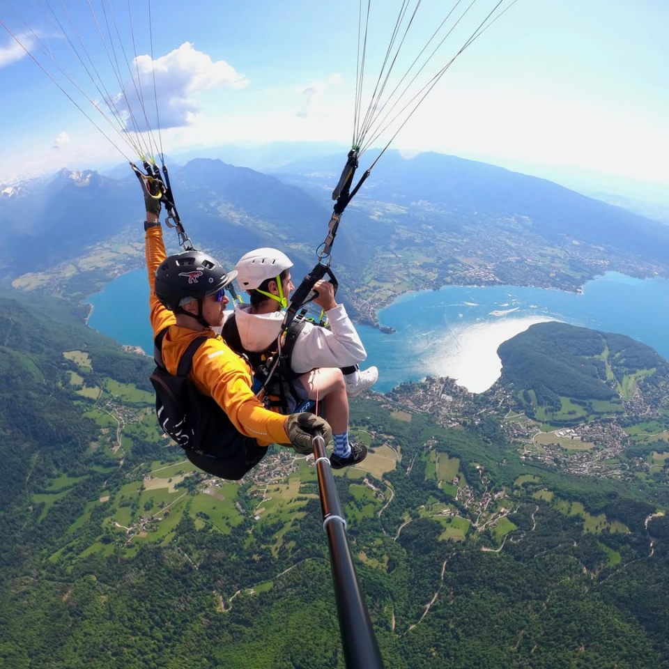 Découvrez les paysages haut-savoyards grâce à notre session de parapente