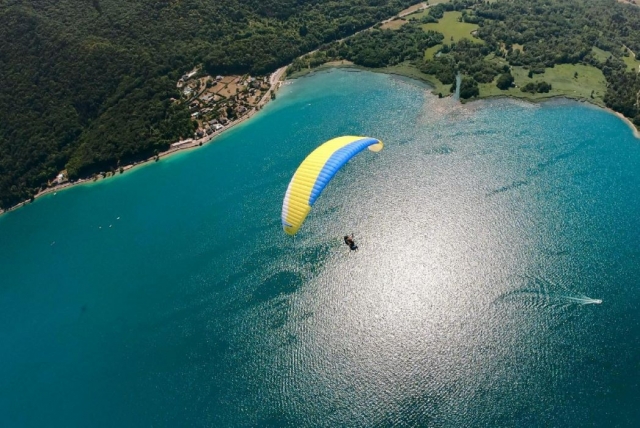  Vuelo en parapente biplaza sobre el lago de Annecy