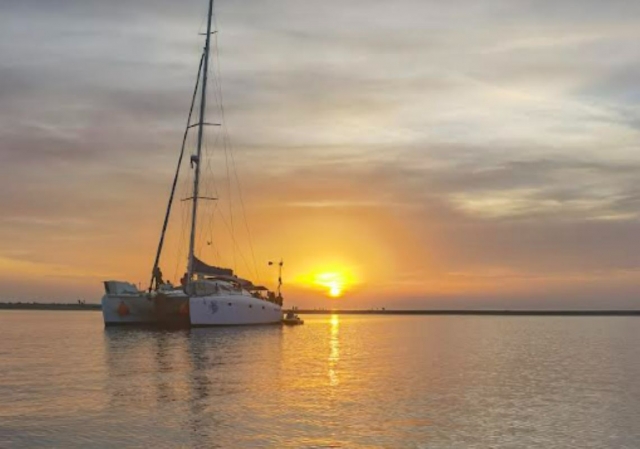 Noleggio catamarano Dean 400 