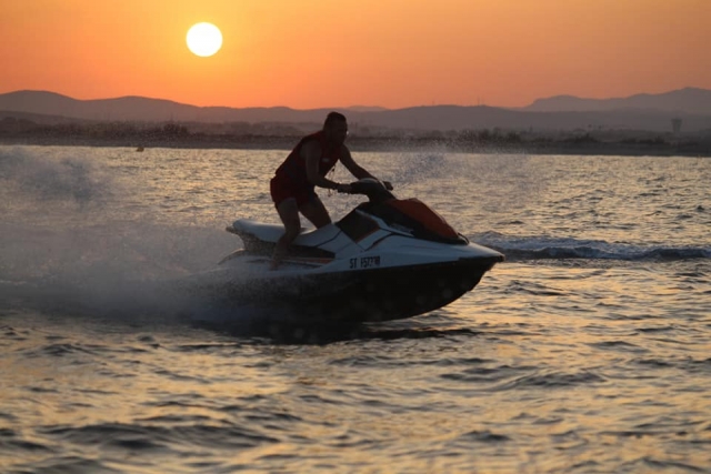  Entdecken Sie die Küste von Hérault mit dem Jetski 