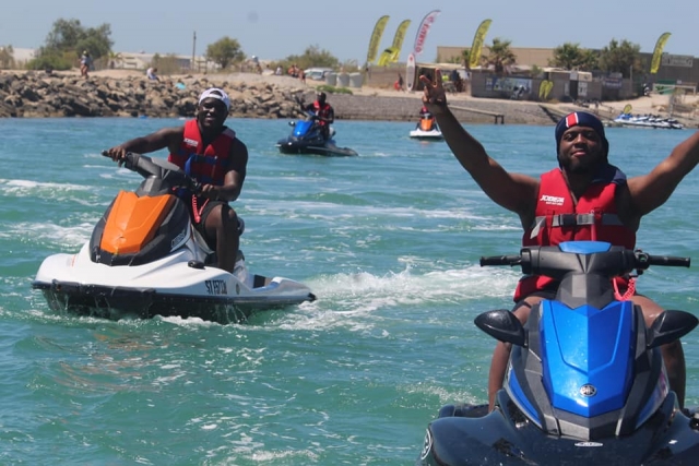  Unterhaltsamer Jetski-Ausflug mit Freunden 
