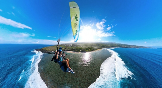  Tandem paragliding flight in Saint-Leu 