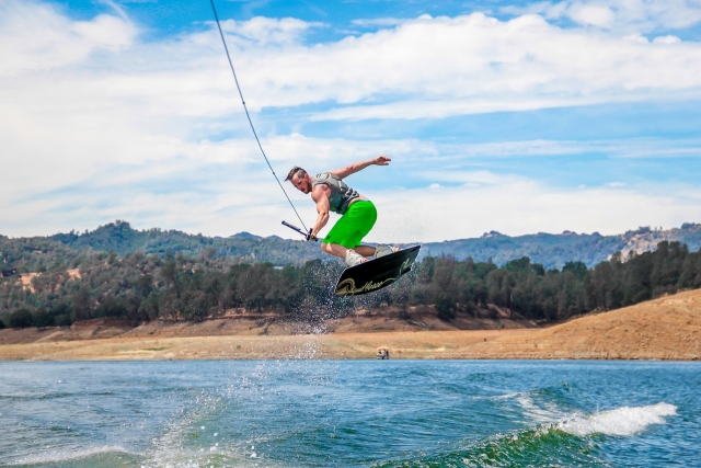 Versuchen Sie sich im Wakeboarden am Strand von La Baule 